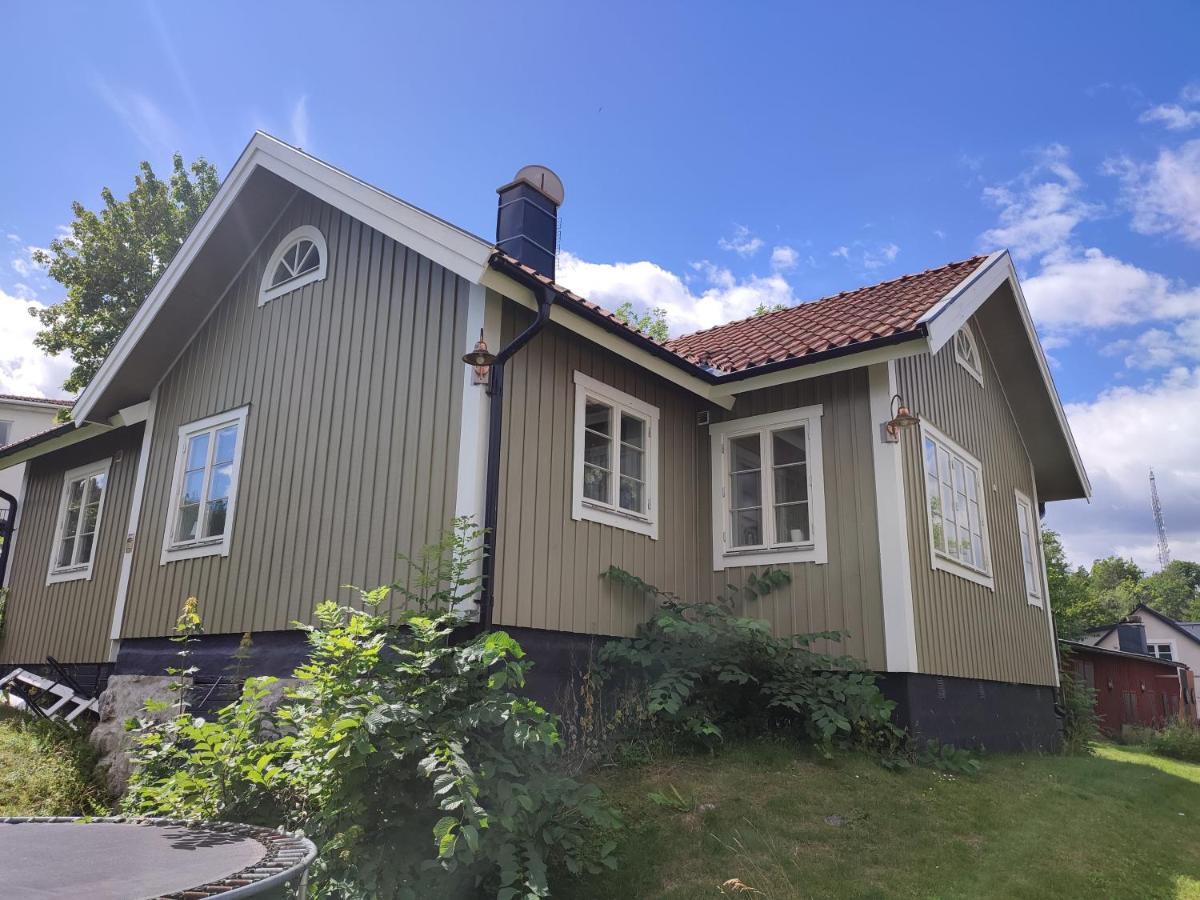 Villa I Norrtaelje Eksteriør billede